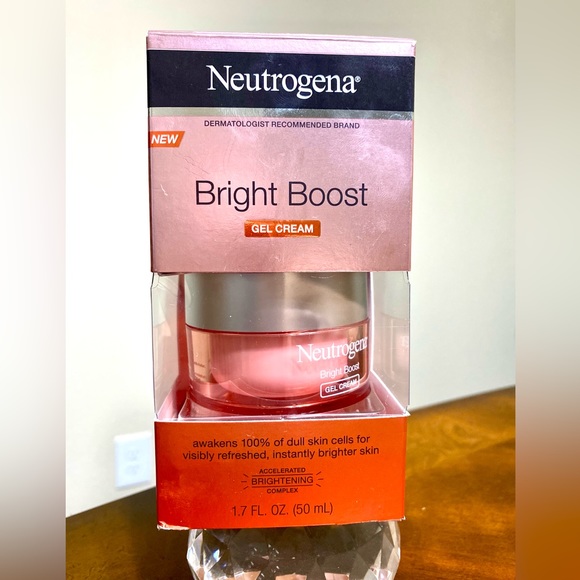 Neutrogena Bright Boost Gel Cream Moisturizing Face Cream - 1.7oz 50 Ml - Picture 1 of 8